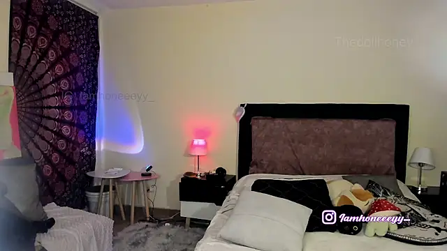 Thedollhoney online show from April 23, 2026, 6:03 am