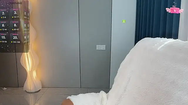 Snapshot of Mandy-- chatting on October 24, 2025, 3:25 am Mandy-- online show from October 24, 2025, 3:25 am