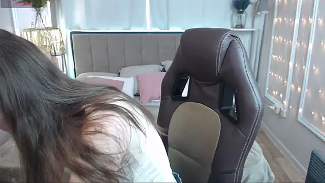 MollyBrams online show from March 3, 2025, 5:09 am