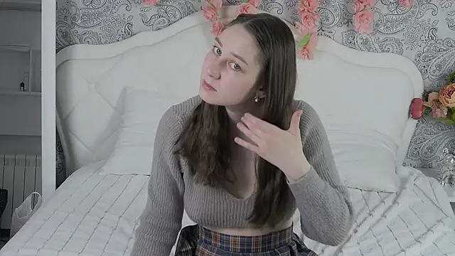 MollyBrams online show from April 7, 2026, 4:24 am