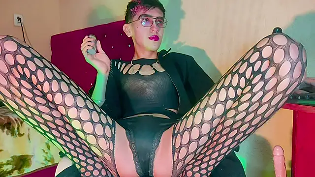 SEXYTRAV18 online show from February 12, 2025, 12:27 am