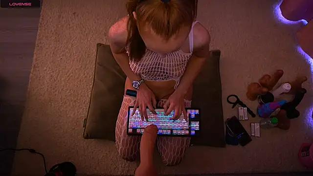 Redhead Shark new online show from March 19, 2026, 1:15 pm