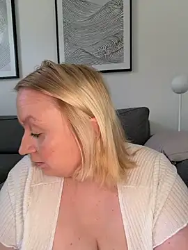 BBW Nora online show from April 18, 2026, 7:56 am