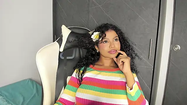 chloe ebony  online show from January 12, 2026, 11:43 pm