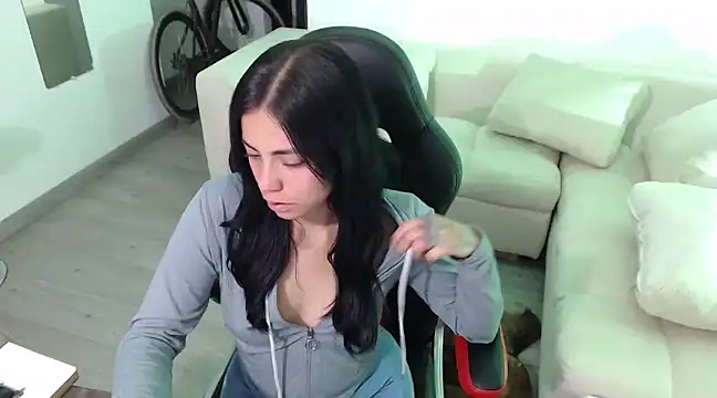 i am nina  online show from January 6, 2025, 2:58 am