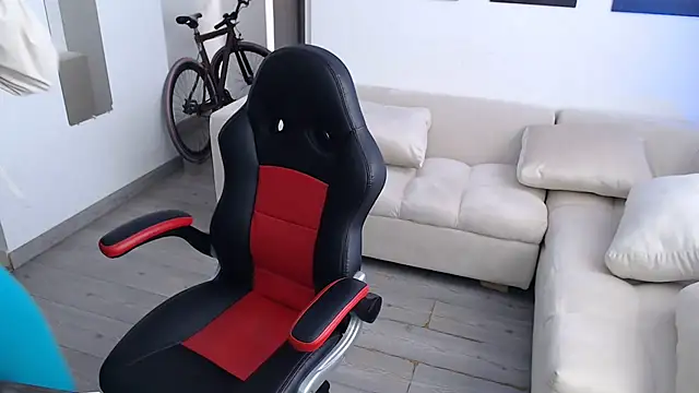 i am nina  online show from January 7, 2025, 8:21 pm