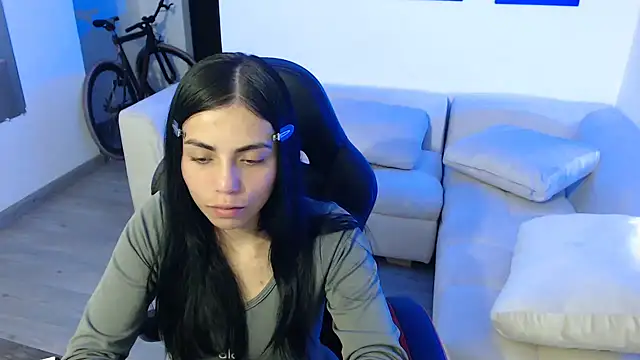 i am nina  online show from January 14, 2025, 1:04 am