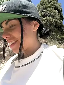 i am nina  online show from January 14, 2025, 4:50 pm