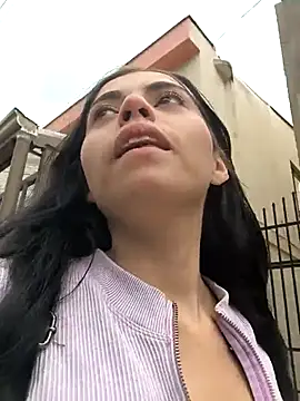 i am nina  online show from February 9, 2025, 4:18 pm