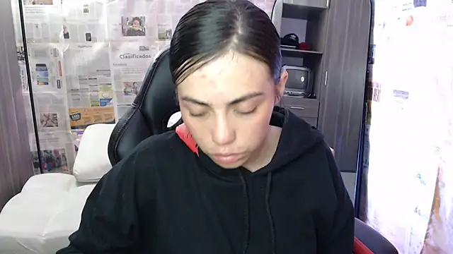 i am nina  online show from September 18, 2025, 5:20 am