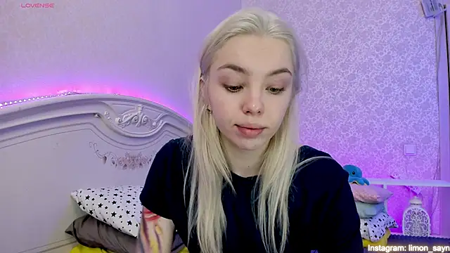 LillyMoure  online show from February 16, 2025, 12:08 am