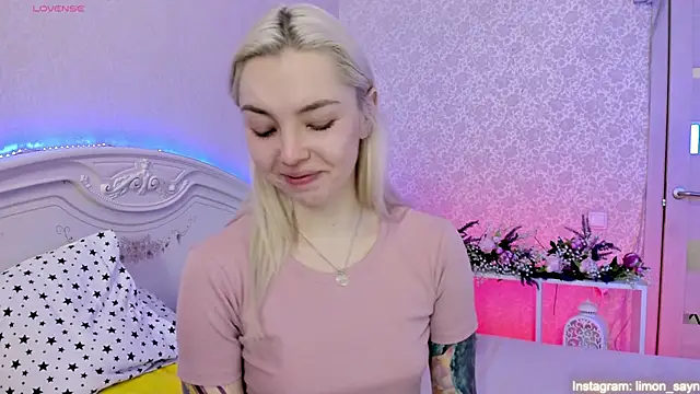 LillyMoure  online show from March 9, 2025, 11:56 pm