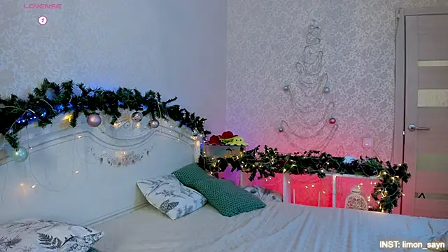 LillyMoure  online show from January 9, 2026, 11:50 pm