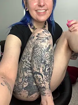 MissCumberdale online show from October 8, 2025, 6:27 pm