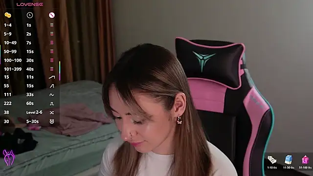 Fiona-Love online show from October 31, 2025, 3:24 pm