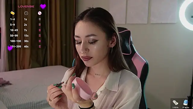 Snapshot of Fiona-Love chatting on June 10, 2026, 5:23 pm Fiona-Love online show from June 10, 2026, 5:23 pm
