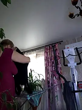 EffectFiona online show from November 25, 2025, 4:34 am