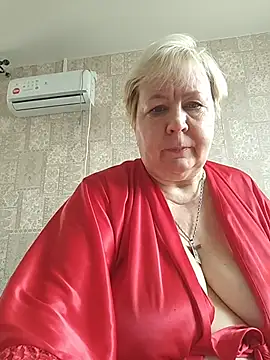 EffectFiona online show from April 22, 2026, 4:04 am