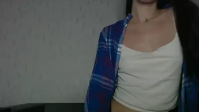 HoneyWiles online show from December 16, 2024, 3:32 pm