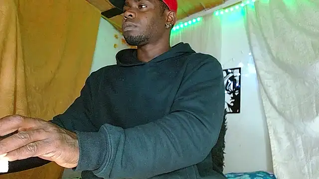 angel bonbom online show from November 19, 2025, 5:07 am