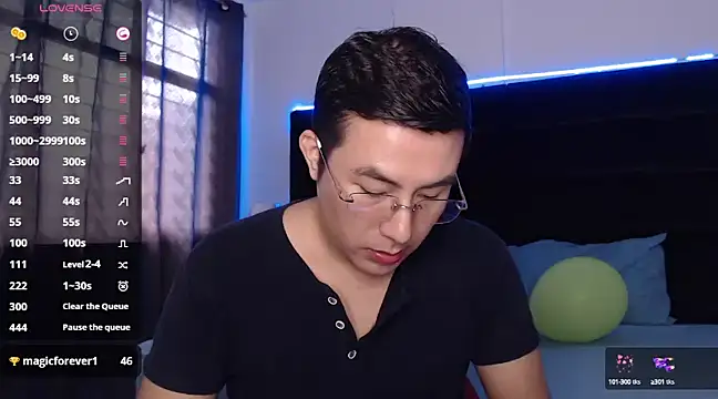 Snapshot of andrewmhilton_ chatting on February 23, 2025, 9:37 pm andrewmhilton online show from February 23, 2025, 9:37 pm