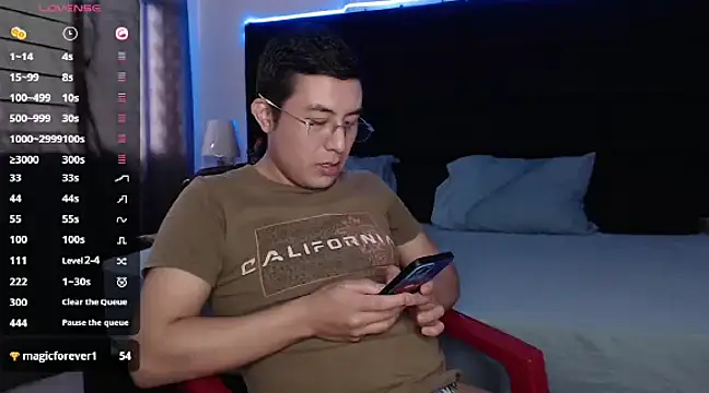 Snapshot of andrewmhilton_ chatting on February 24, 2025, 8:36 pm andrewmhilton online show from February 24, 2025, 8:36 pm