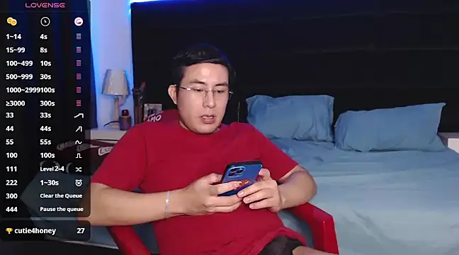 Snapshot of andrewmhilton_ chatting on February 28, 2025, 1:15 am andrewmhilton online show from February 28, 2025, 1:15 am