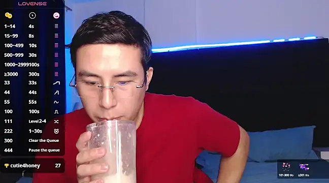 Snapshot of andrewmhilton_ chatting on February 28, 2025, 4:32 am andrewmhilton online show from February 28, 2025, 4:32 am