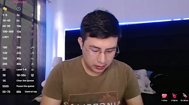 Snapshot of andrewmhilton_ chatting on March 13, 2025, 8:11 pm andrewmhilton online show from March 13, 2025, 8:11 pm