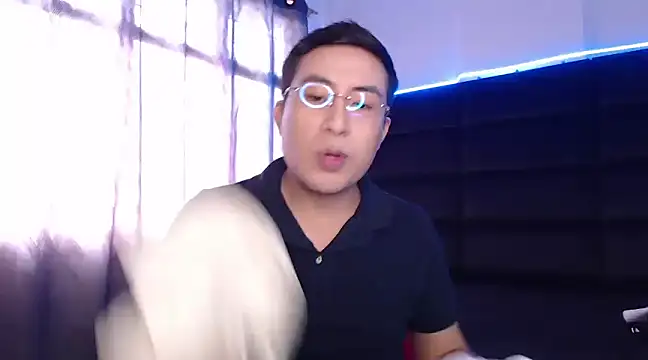 Snapshot of andrewmhilton_ chatting on March 18, 2025, 7:42 pm andrewmhilton online show from March 18, 2025, 7:42 pm