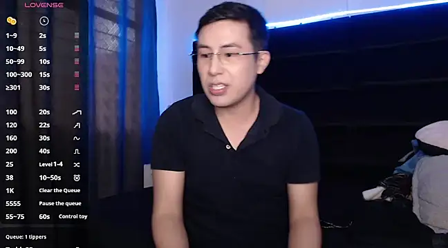 Snapshot of andrewmhilton_ chatting on March 18, 2025, 10:48 pm andrewmhilton online show from March 18, 2025, 10:48 pm