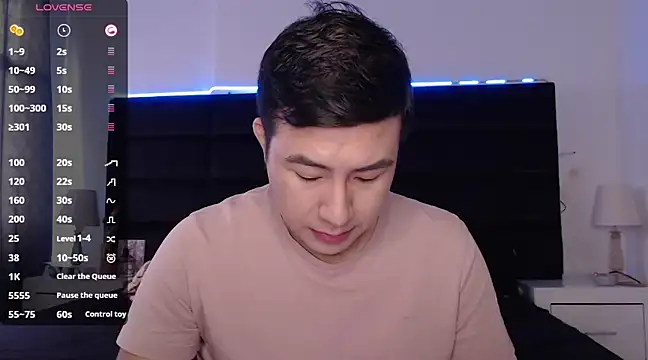 Snapshot of andrewmhilton_ chatting on March 21, 2025, 6:29 pm andrewmhilton online show from March 21, 2025, 6:29 pm