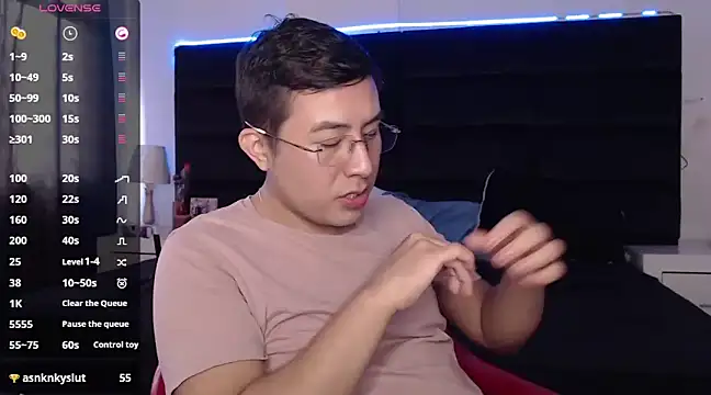 Snapshot of andrewmhilton_ chatting on March 21, 2025, 9:34 pm andrewmhilton online show from March 21, 2025, 9:34 pm