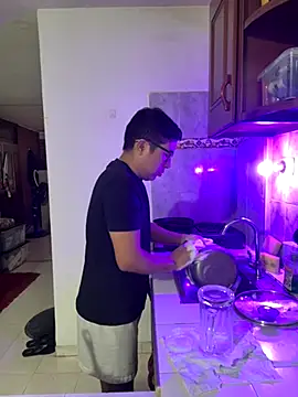 Snapshot of andrewmhilton_ chatting on September 8, 2025, 3:55 pm andrewmhilton online show from September 8, 2025, 3:55 pm