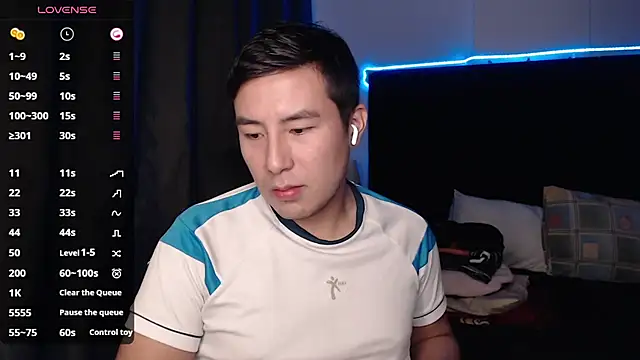 Snapshot of andrewmhilton_ chatting on September 16, 2025, 5:19 am andrewmhilton online show from September 16, 2025, 5:19 am