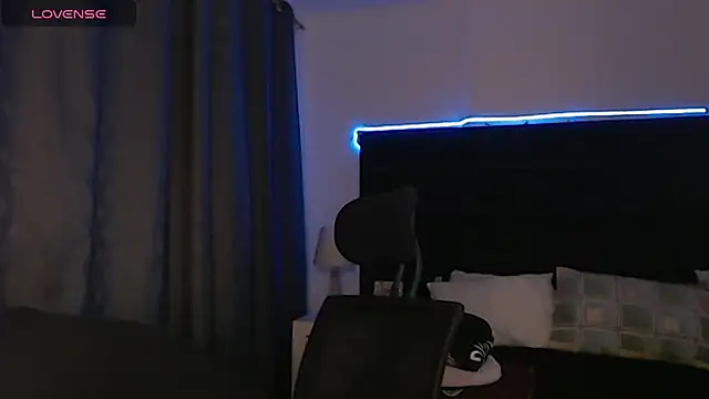 Snapshot of andrewmhilton_ chatting on September 20, 2025, 5:19 am andrewmhilton online show from September 20, 2025, 5:19 am