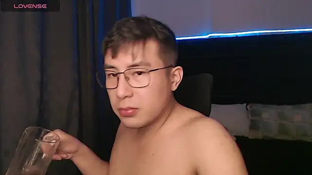 Snapshot of andrewmhilton_ chatting on September 23, 2025, 5:54 am andrewmhilton online show from September 23, 2025, 5:54 am