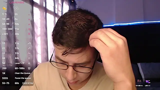 Snapshot of andrewmhilton_ chatting on September 24, 2025, 10:02 pm andrewmhilton online show from September 24, 2025, 10:02 pm