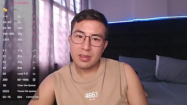 Snapshot of andrewmhilton_ chatting on September 26, 2025, 4:55 pm andrewmhilton online show from September 26, 2025, 4:55 pm