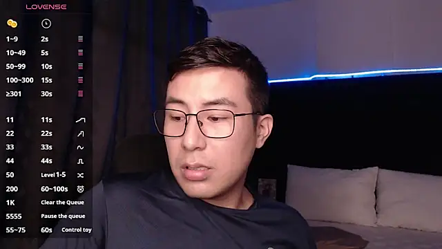 Snapshot of andrewmhilton_ chatting on October 1, 2025, 10:27 pm andrewmhilton online show from October 1, 2025, 10:27 pm