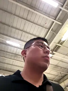 Snapshot of andrewmhilton_ chatting on October 13, 2025, 6:41 pm andrewmhilton online show from October 13, 2025, 6:41 pm