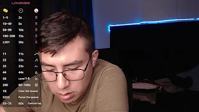 Snapshot of andrewmhilton_ chatting on October 14, 2025, 6:47 am andrewmhilton online show from October 14, 2025, 6:47 am