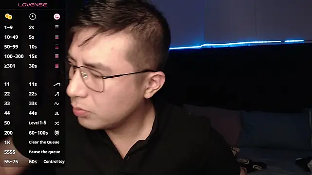 Snapshot of andrewmhilton_ chatting on October 18, 2025, 5:10 am andrewmhilton online show from October 18, 2025, 5:10 am