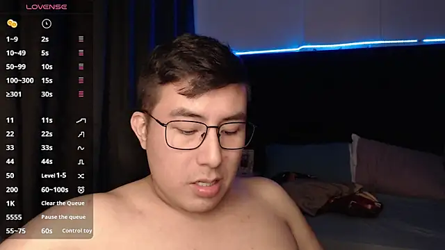 Snapshot of andrewmhilton_ chatting on October 20, 2025, 6:14 am andrewmhilton online show from October 20, 2025, 6:14 am