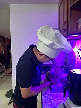 Snapshot of andrewmhilton_ chatting on October 21, 2025, 7:36 pm andrewmhilton online show from October 21, 2025, 7:36 pm