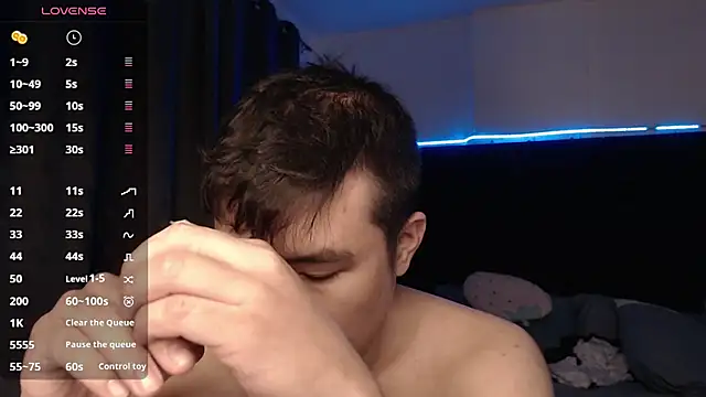 Snapshot of andrewmhilton_ chatting on October 28, 2025, 6:50 am andrewmhilton online show from October 28, 2025, 6:50 am