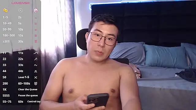 Snapshot of andrewmhilton_ chatting on November 10, 2025, 7:13 pm andrewmhilton online show from November 10, 2025, 7:13 pm