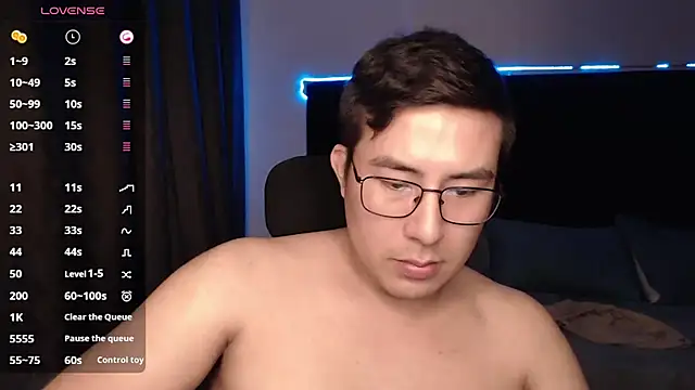 Snapshot of andrewmhilton_ chatting on November 11, 2025, 7:19 am andrewmhilton online show from November 11, 2025, 7:19 am