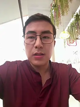 Snapshot of andrewmhilton_ chatting on November 12, 2025, 6:19 pm andrewmhilton online show from November 12, 2025, 6:19 pm