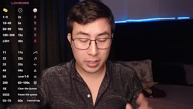 Snapshot of andrewmhilton_ chatting on November 18, 2025, 7:13 am andrewmhilton online show from November 18, 2025, 7:13 am